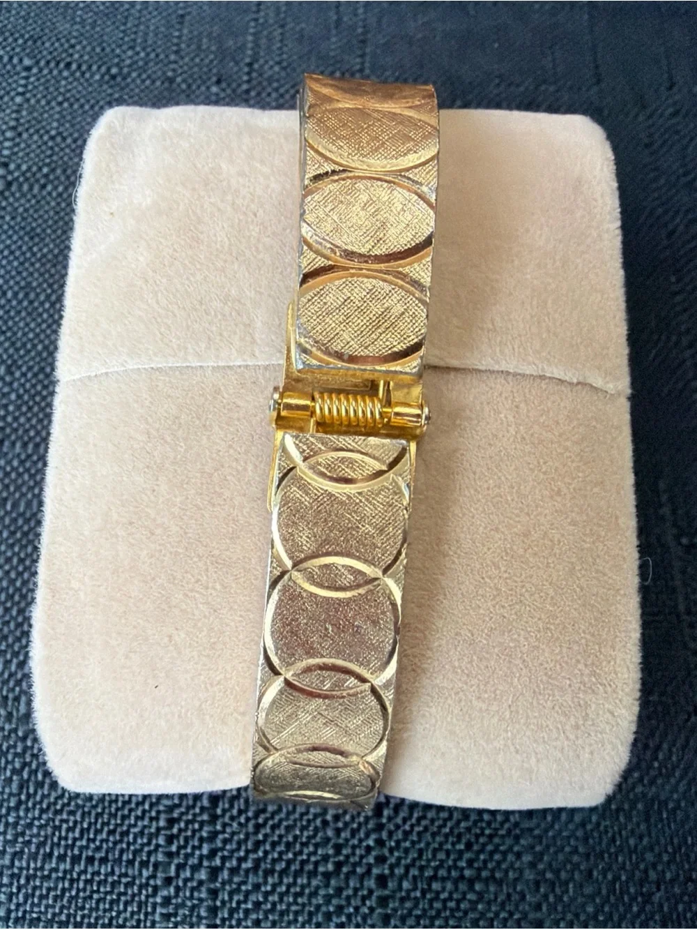 N/A elegant gold